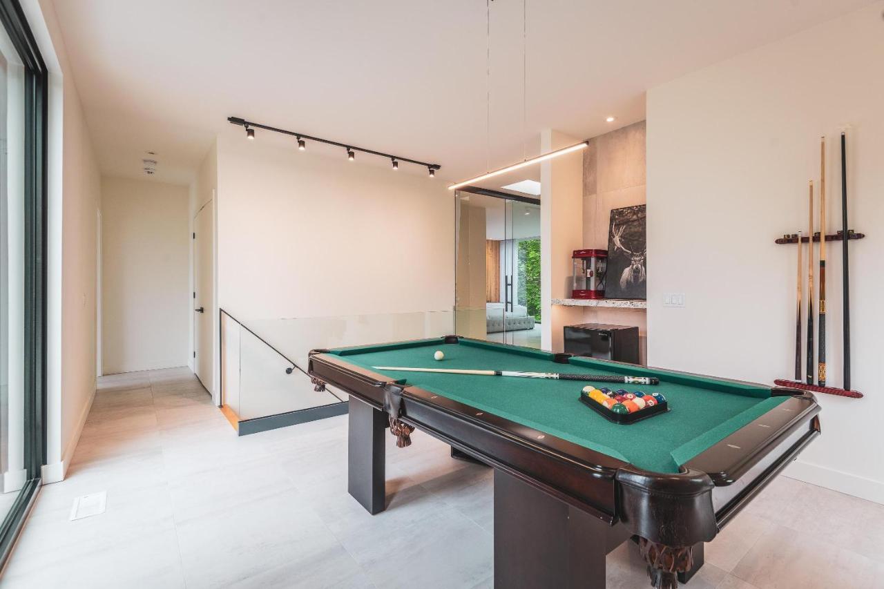 Luxurious Heaven Tremblant-4 Bdrs W Hottub Chalet