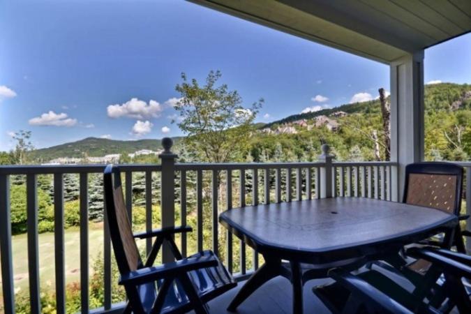 Les Manoirs Wpool & Hot Tub Near Village 120-8 *
