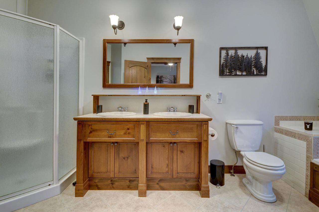 Holiday home Les Manoirs Wpool & Hot Tub Near Village 120-8