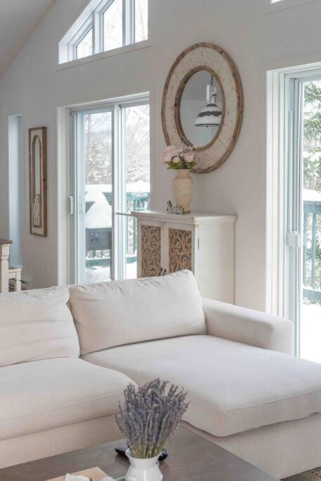 French Countryside Chic 2-bedroom Chalet Chalet *