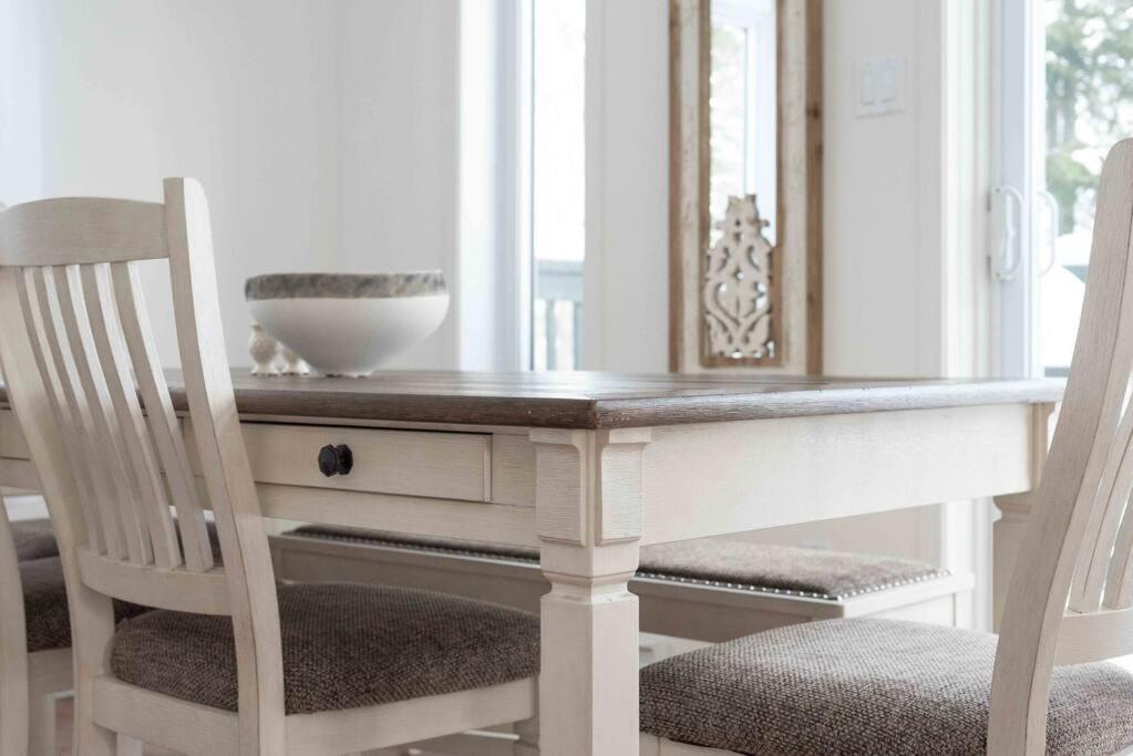 French Countryside Chic 2-bedroom Chalet Chalet Mont-Tremblant
