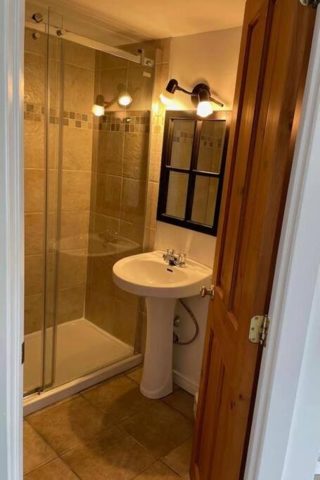 Apartment Tremblant Village Retreat!steps To Hill & Trails