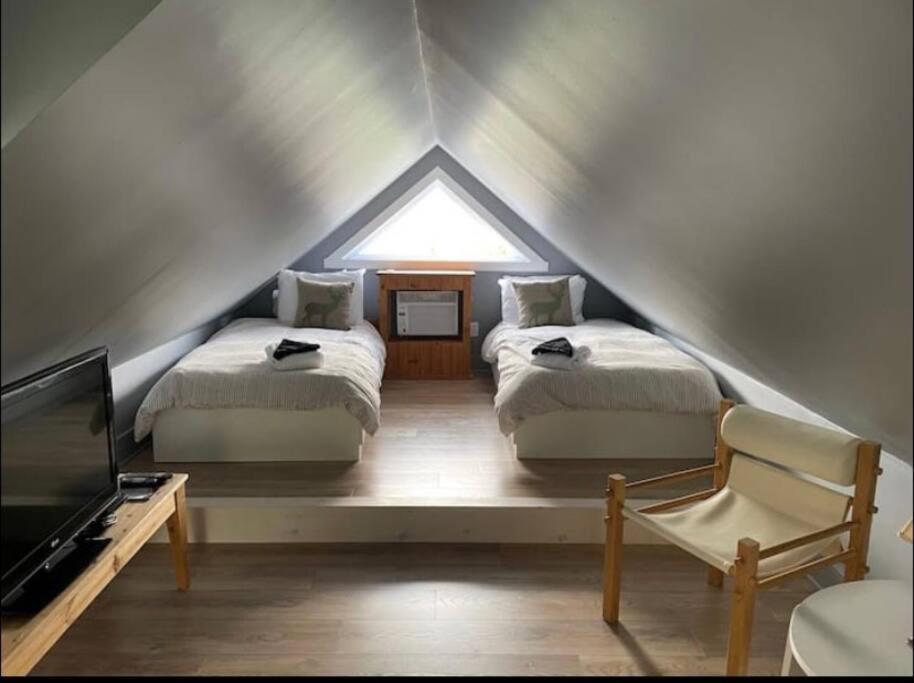 Apartment Tremblant Village Retreat!steps To Hill & Trails Mont-Tremblant