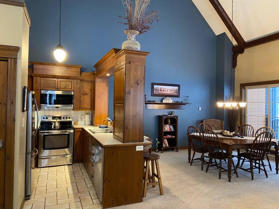 Apartment Tremblant Luxury Mountain Getaway *