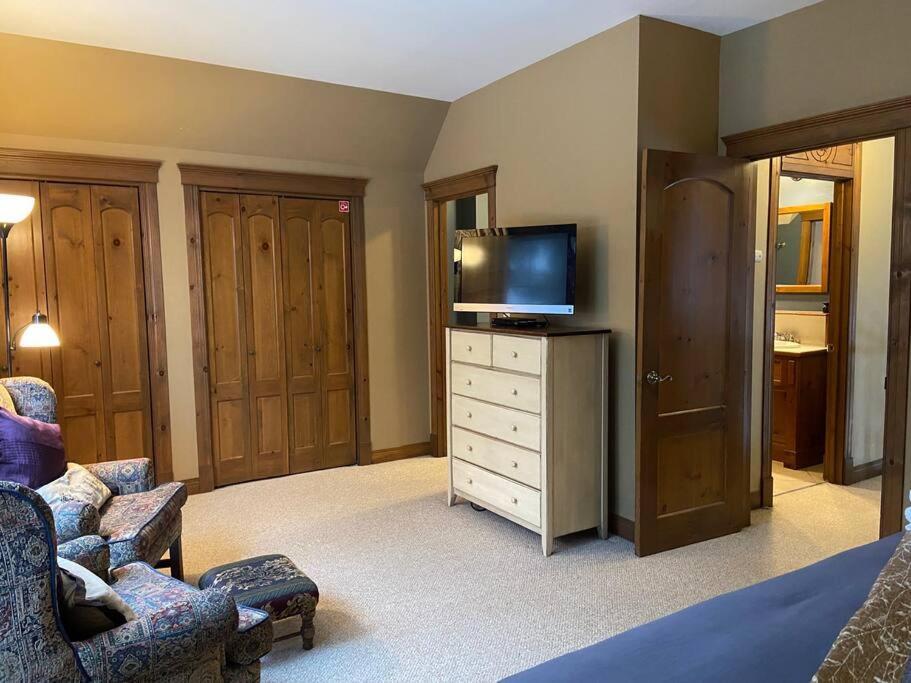 Apartment Tremblant Luxury Mountain Getaway *