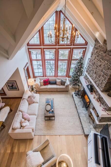 In/ski Out Luxury Tremblant Chalet *