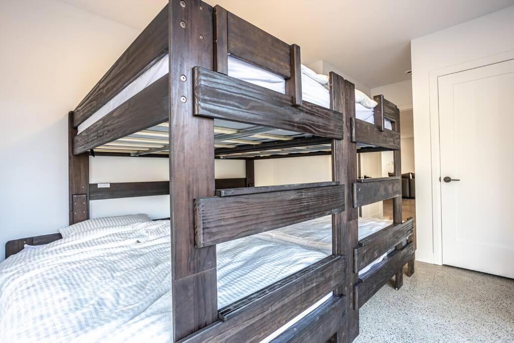 Chalet New Family For 12 People And Tremblant