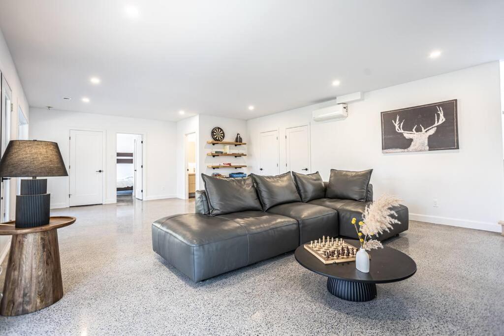 New Family For 12 People And Tremblant Chalet *