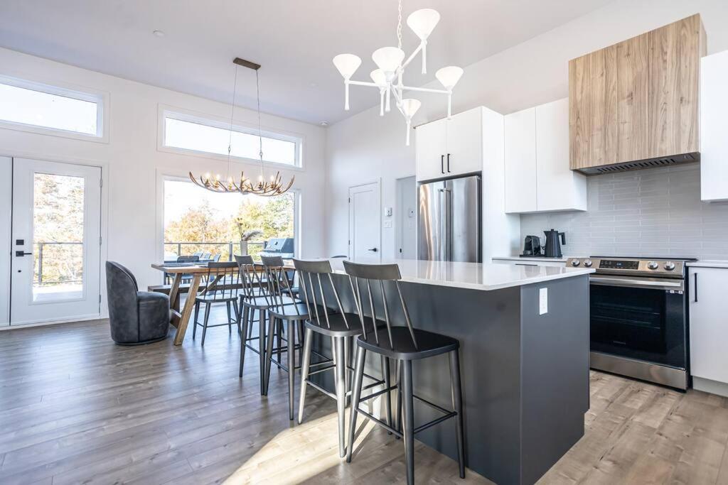 New Family For 12 People And Tremblant Mont-Tremblant
