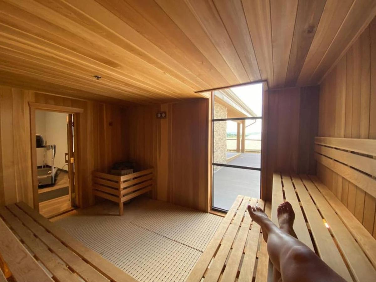 101 Horizon - 3 Bdrs Tremblant Ski In Out Plus Spa & Sauna *