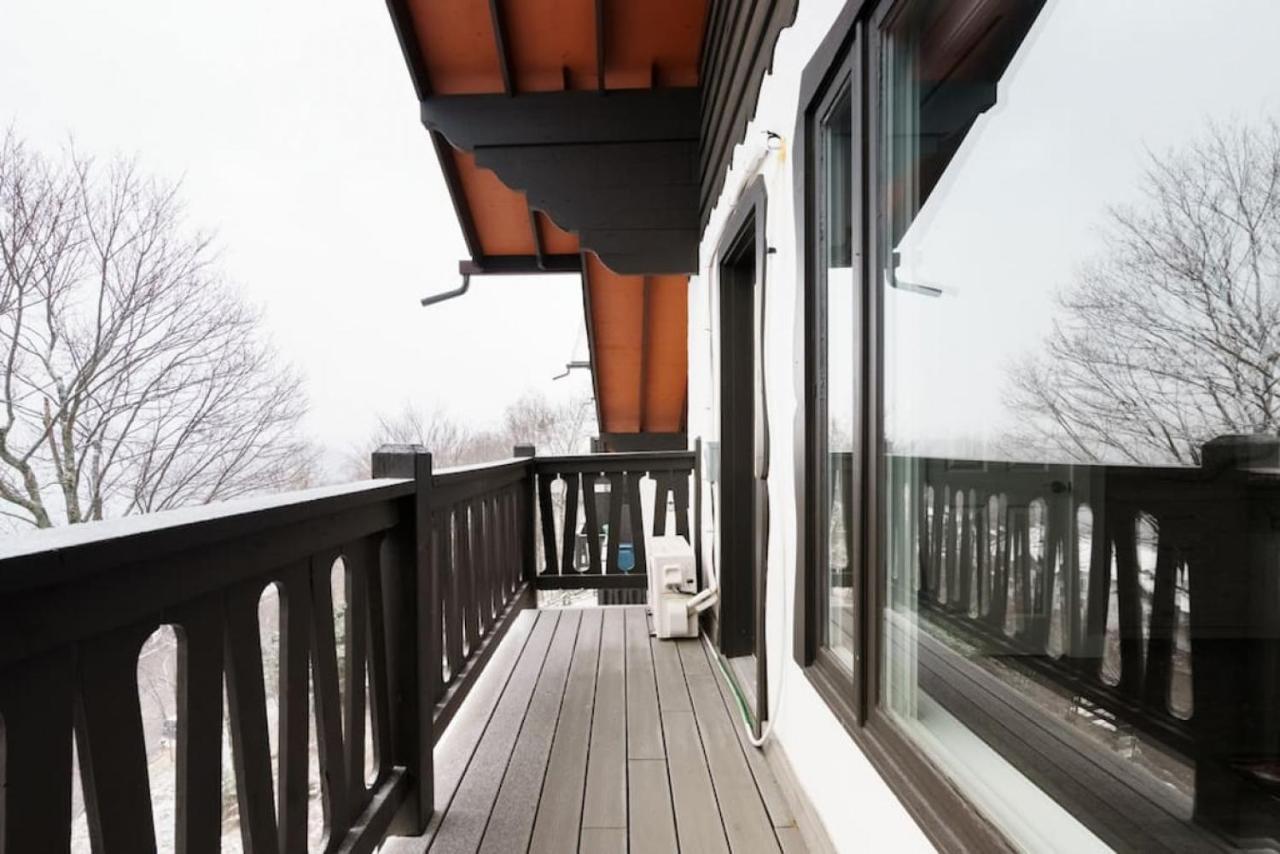 Luxury With Rustic Minimalist Style * Mont-Tremblant