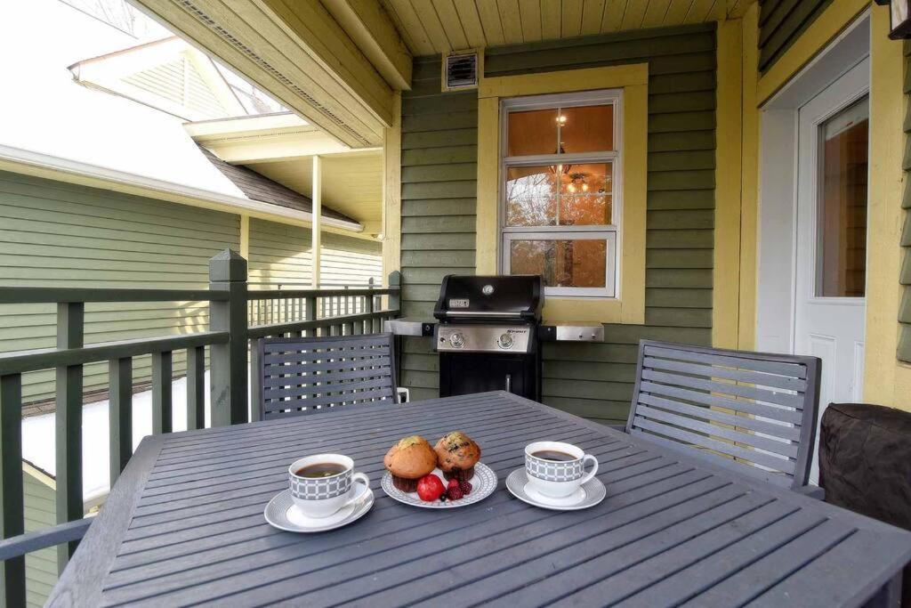 Chalet Tremblant Les Eaux B - *