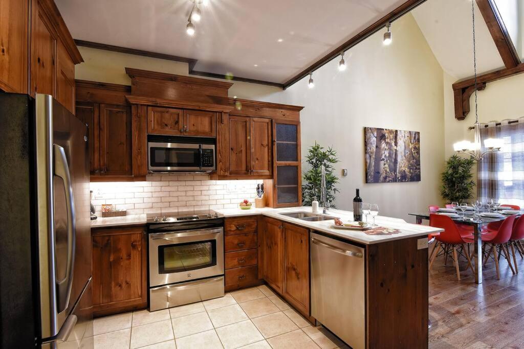 Manoir B - *