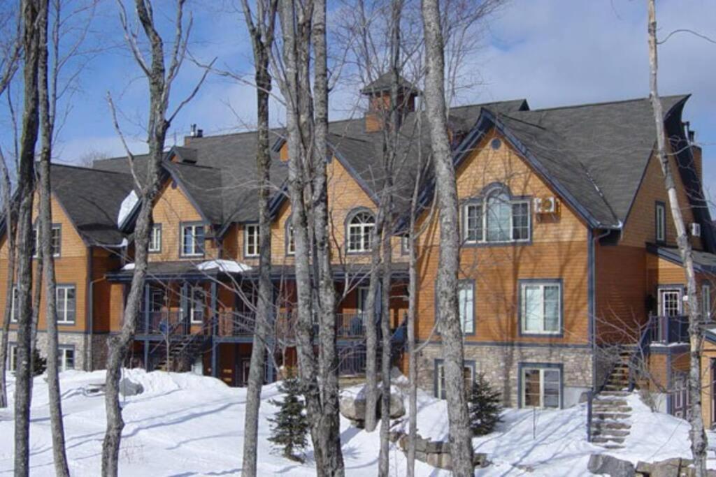 Manoir B - *