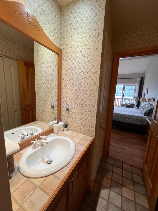 Cozy 2 Bedrooms With Stunning Tremblant Mountain And Lakeview Apartment Mont-Tremblant