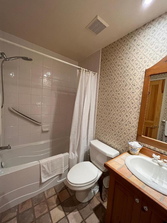Cozy 2 Bedrooms With Stunning Tremblant Mountain And Lakeview Mont-Tremblant