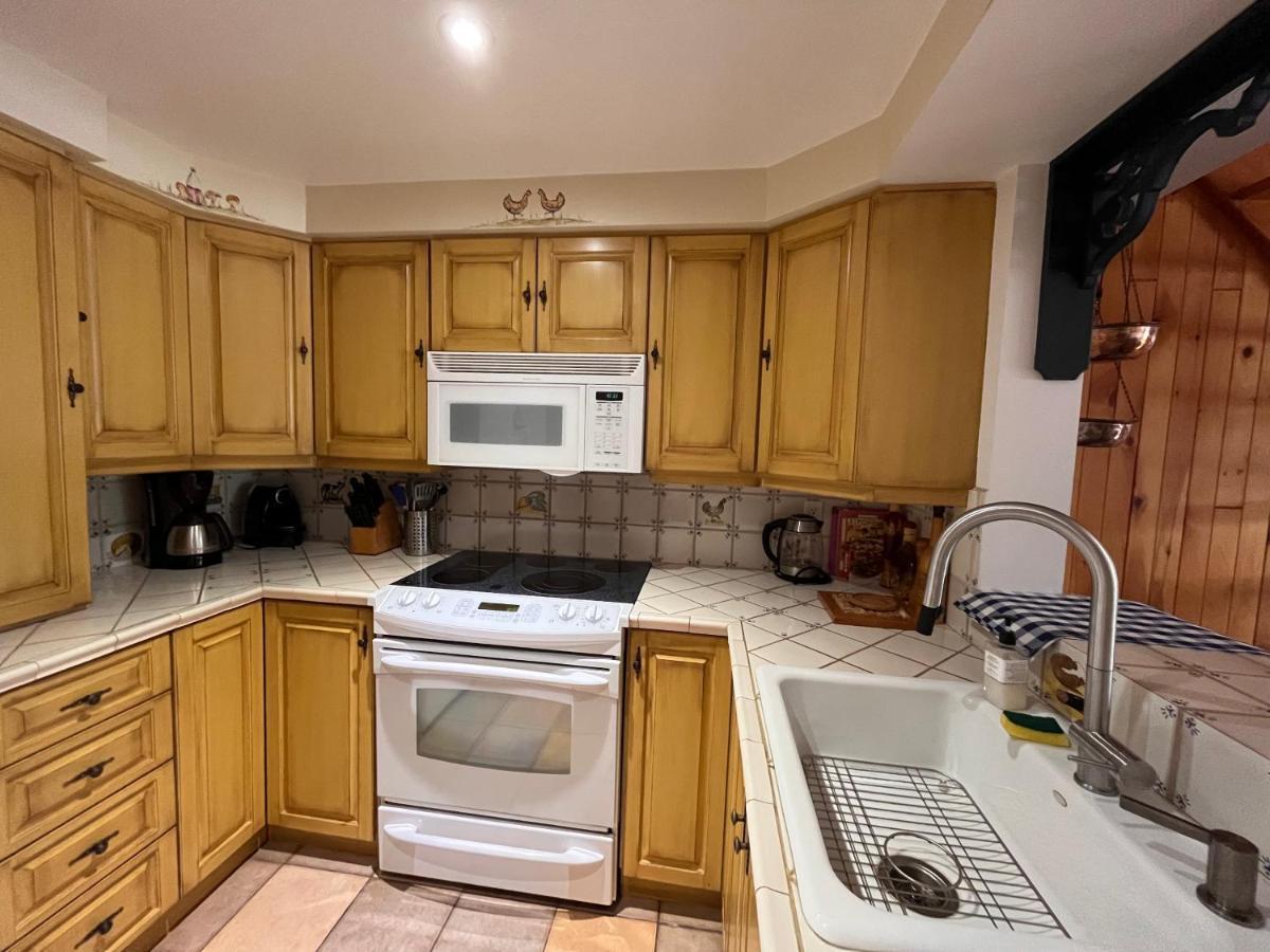 Apartment Cozy 2 Bedrooms With Stunning Tremblant Mountain And Lakeview Mont-Tremblant
