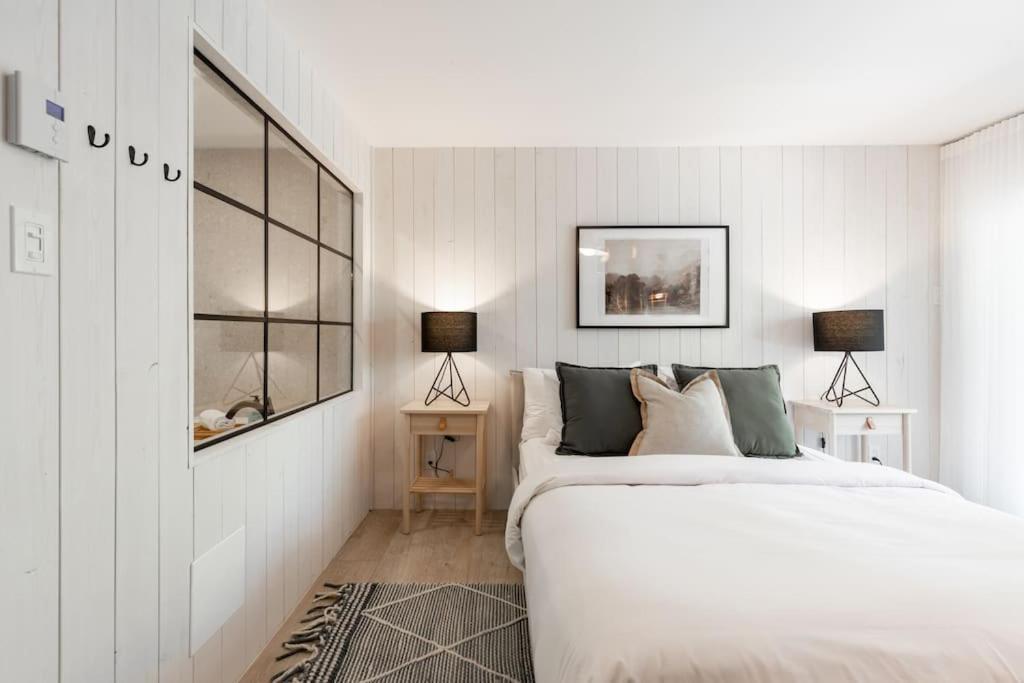 Luxurious & Modern Tremblant Loft Pool&spa Access Apartment Mont-Tremblant