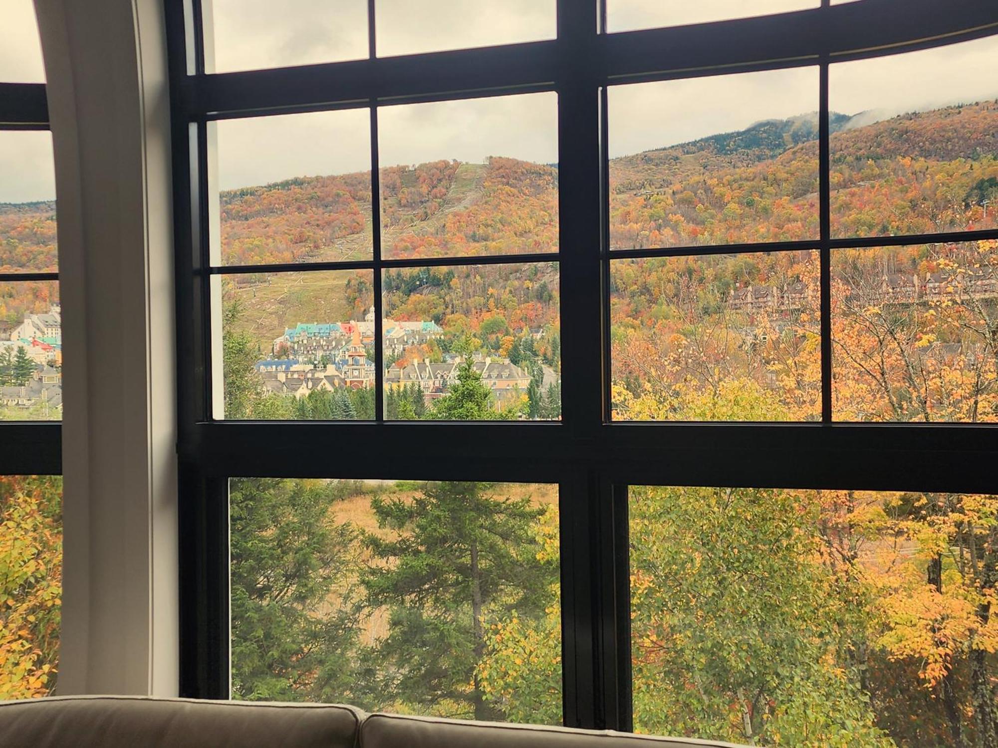 Tremblant Prestige - Les Eaux 215-8 *