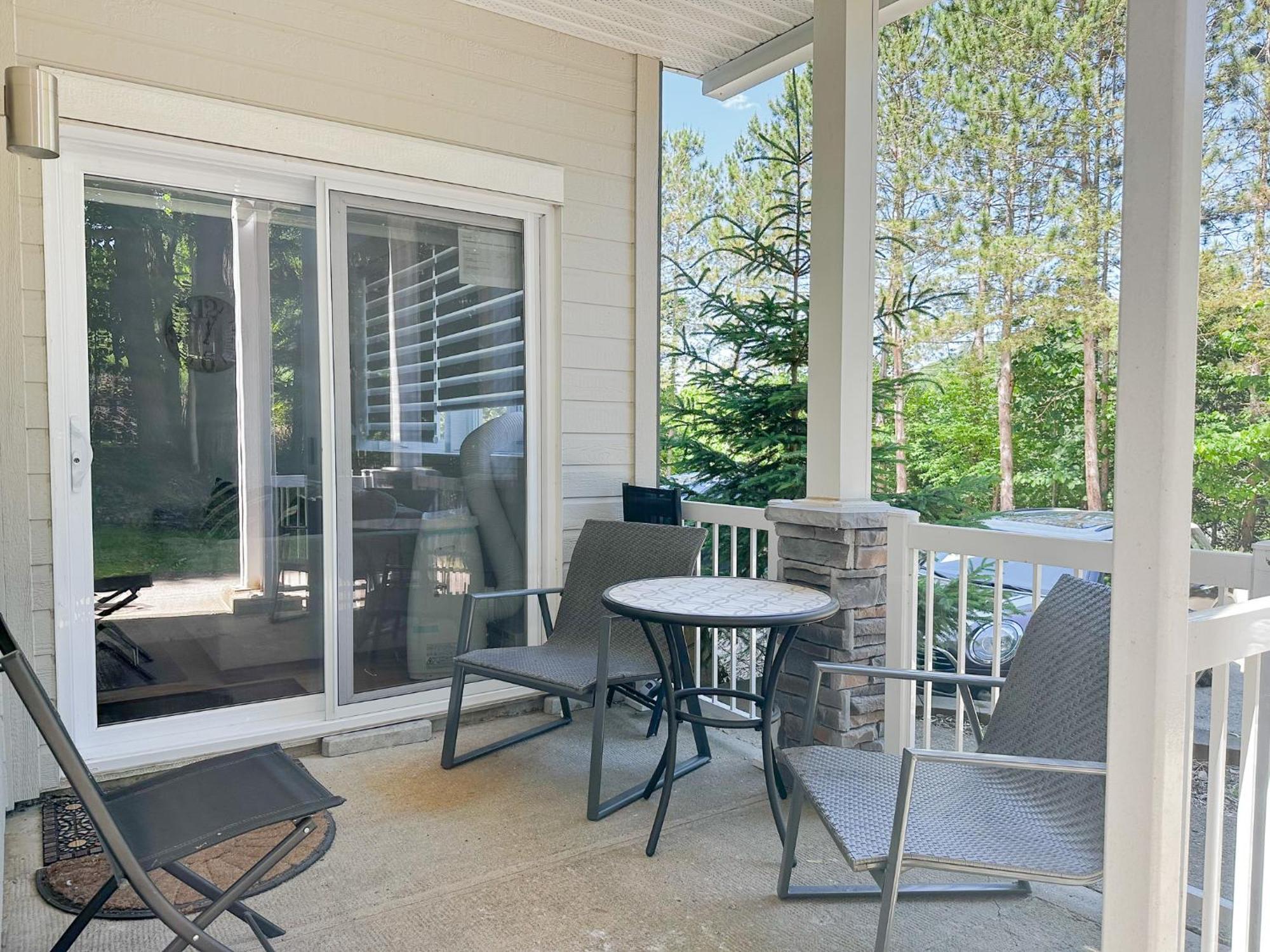 The Alpine Nest - 3 Beds - 4 Guests - Free Parking - Pool Apartment *