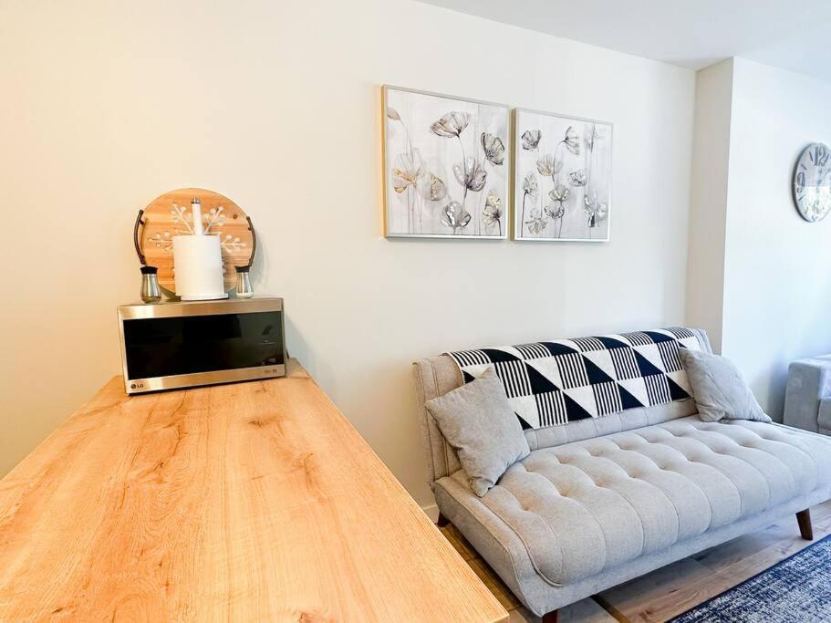 The Alpine Nest - 3 Beds - 4 Guests - Free Parking - Pool Apartment