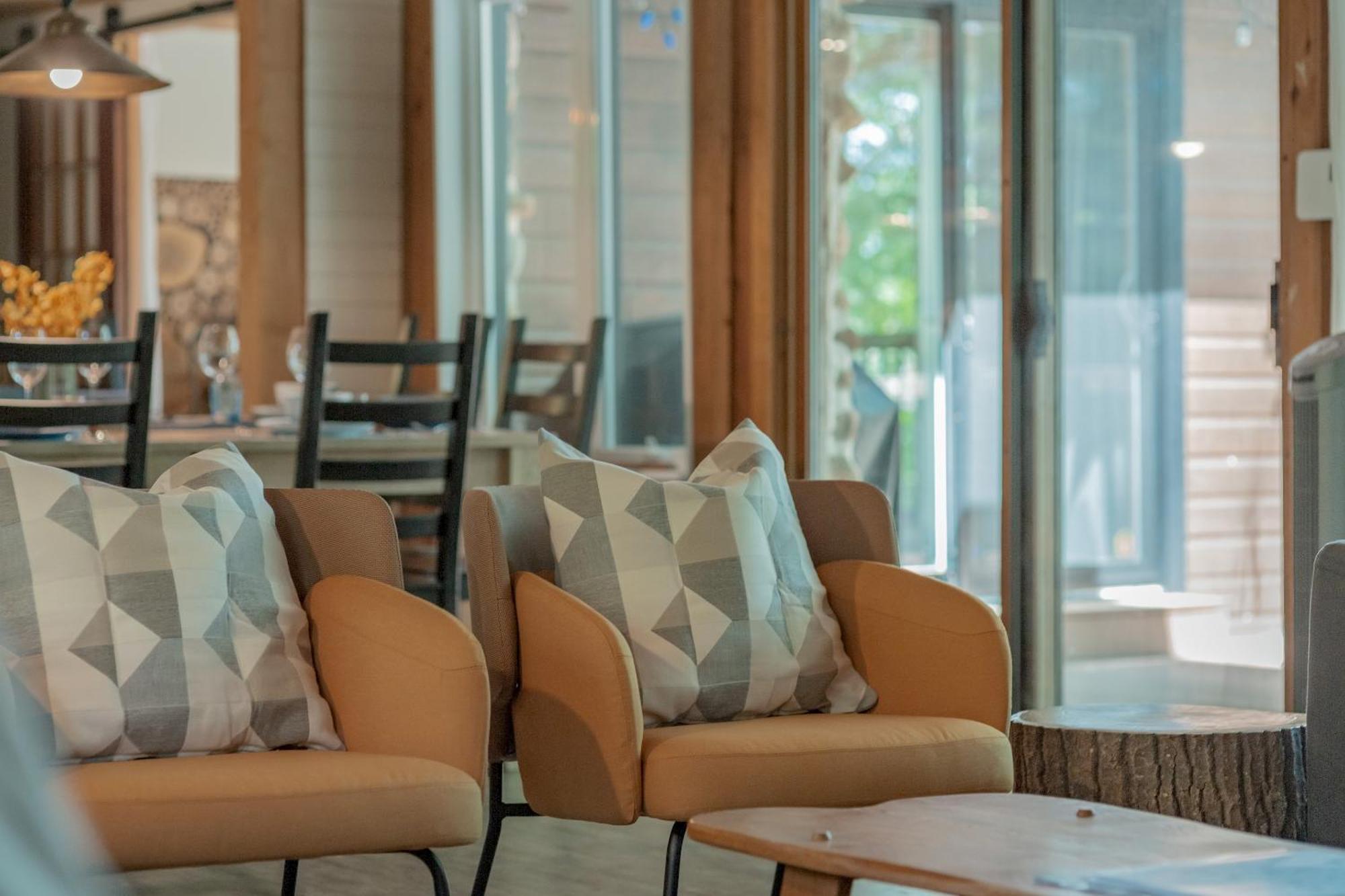 The Phoenix - Riverside With Chalet Mont-Tremblant