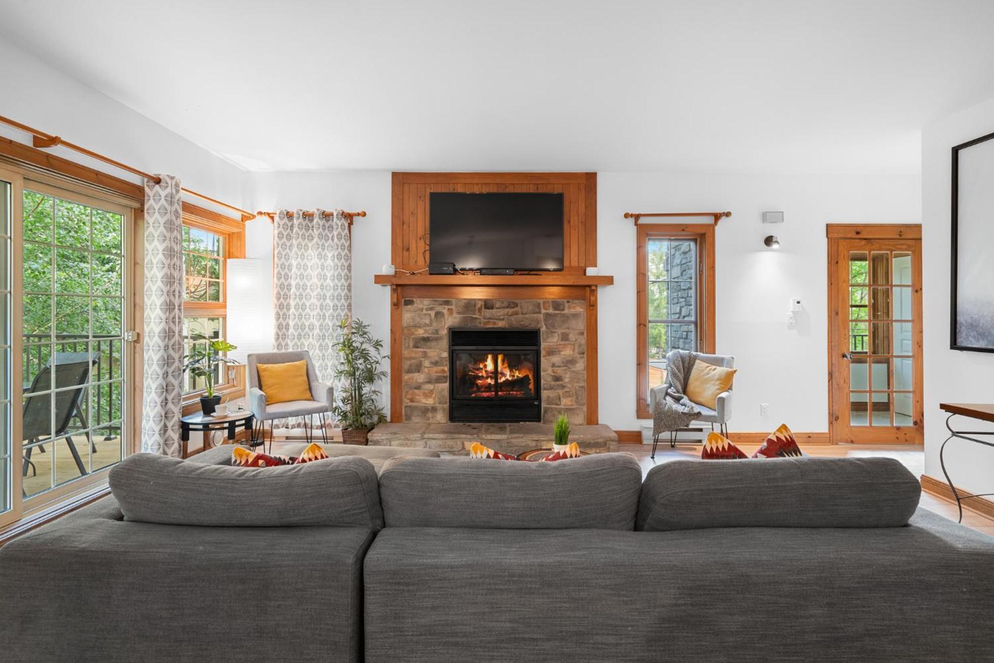 Les Falaises Tremblant - Inout W2bdrs Holiday home