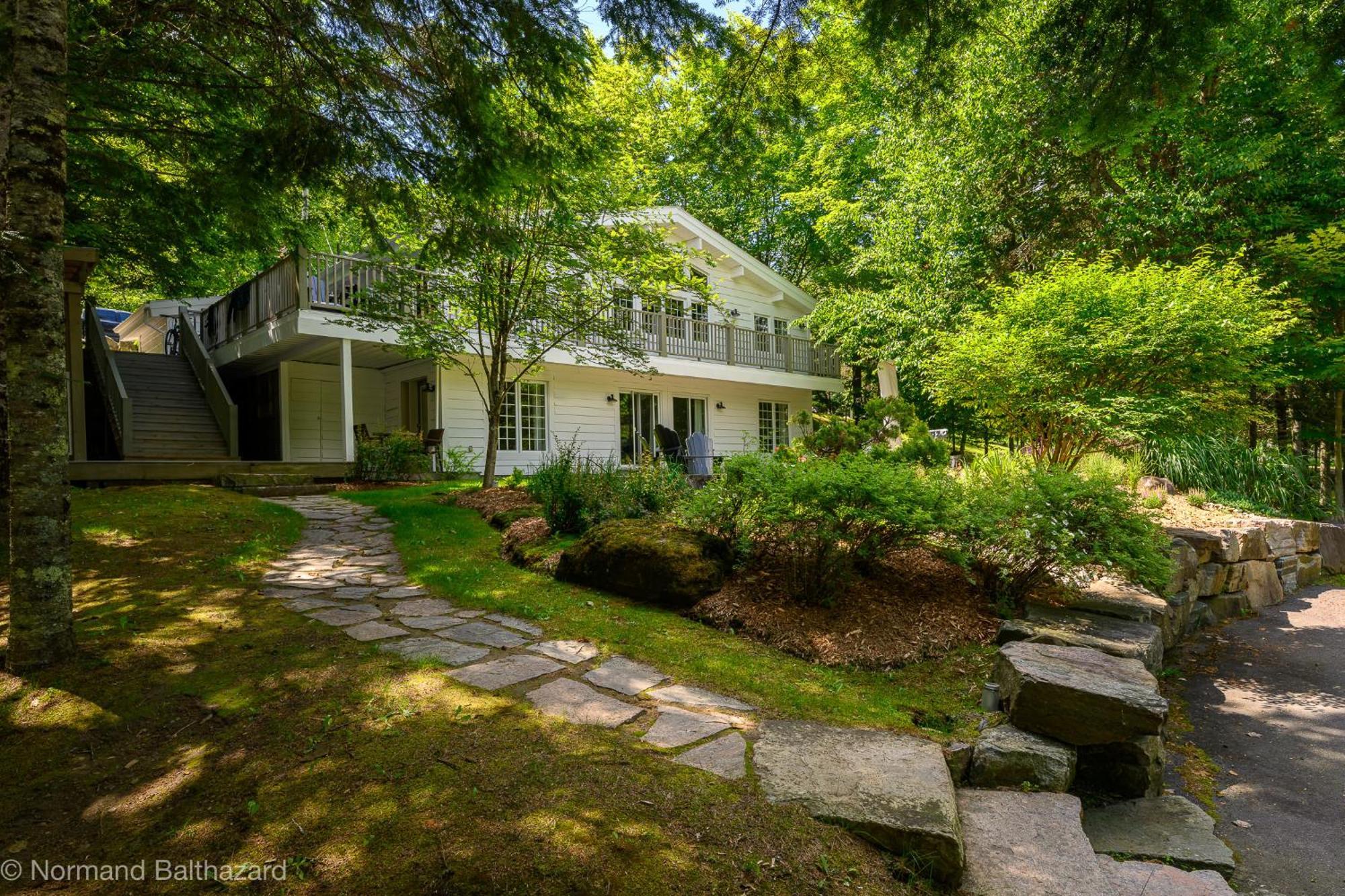 2669 Chemin Du Village - Mountain W Hot Tub & Sauna Next To Village Holiday home *
