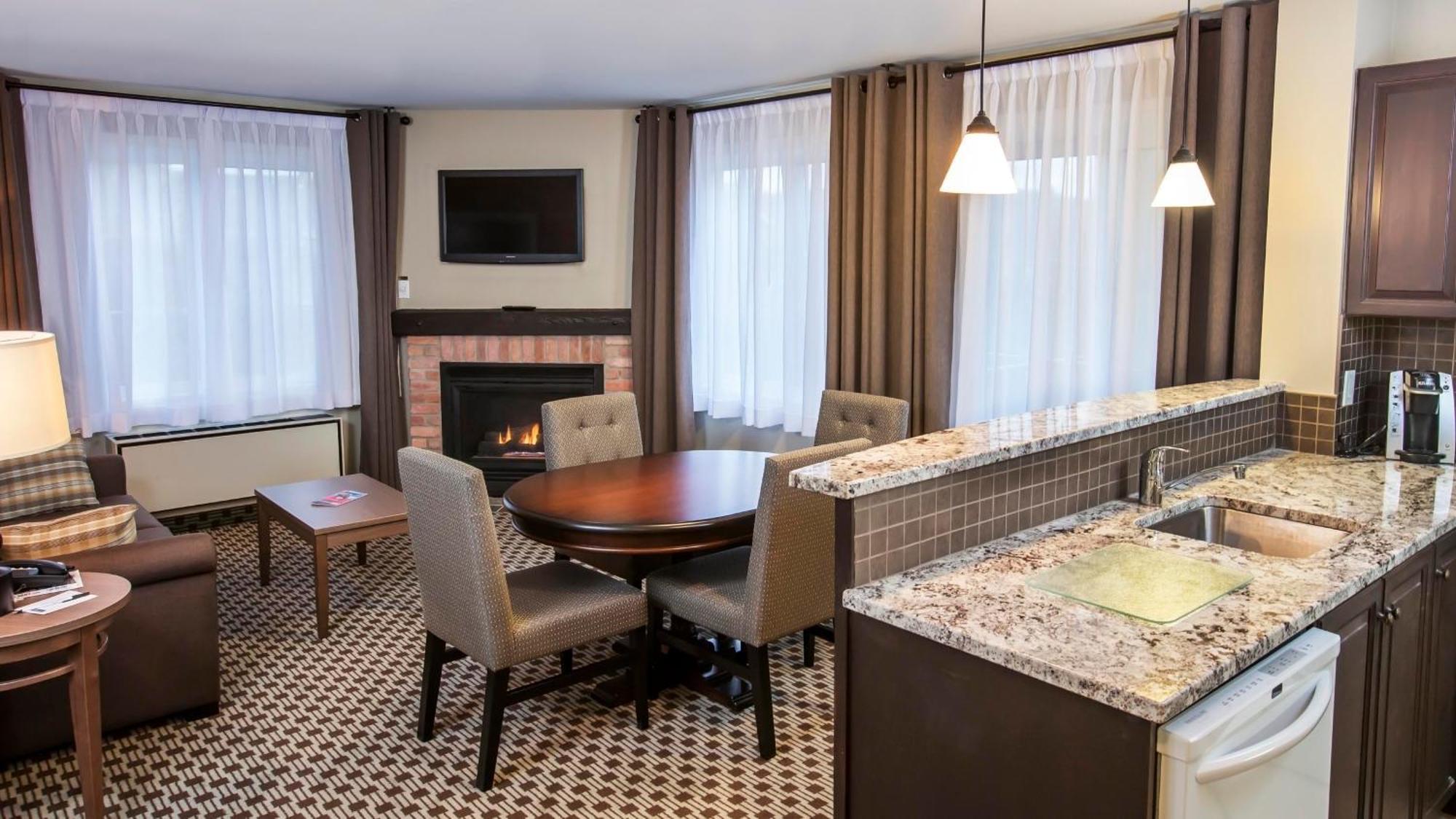 Express & Tremblant By Ihg Resort 4*