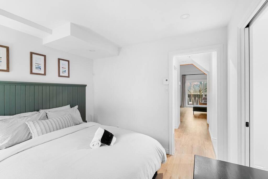 Cozy & Simple With Views Of *