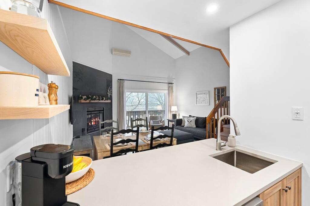 Cozy & Simple With Views Of