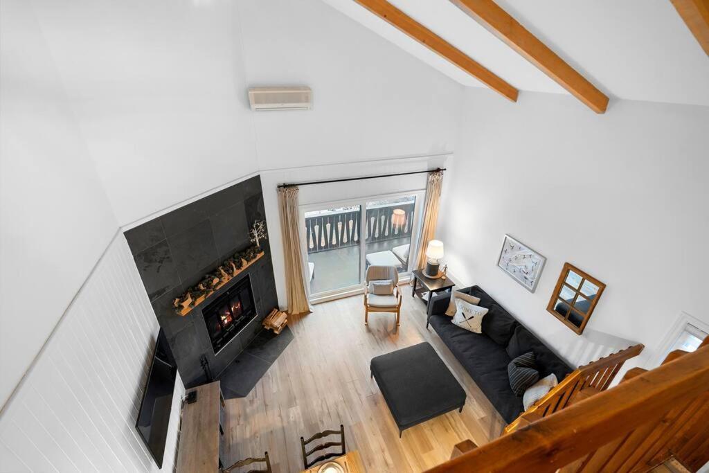Cozy & Simple With Views Of Apartment *