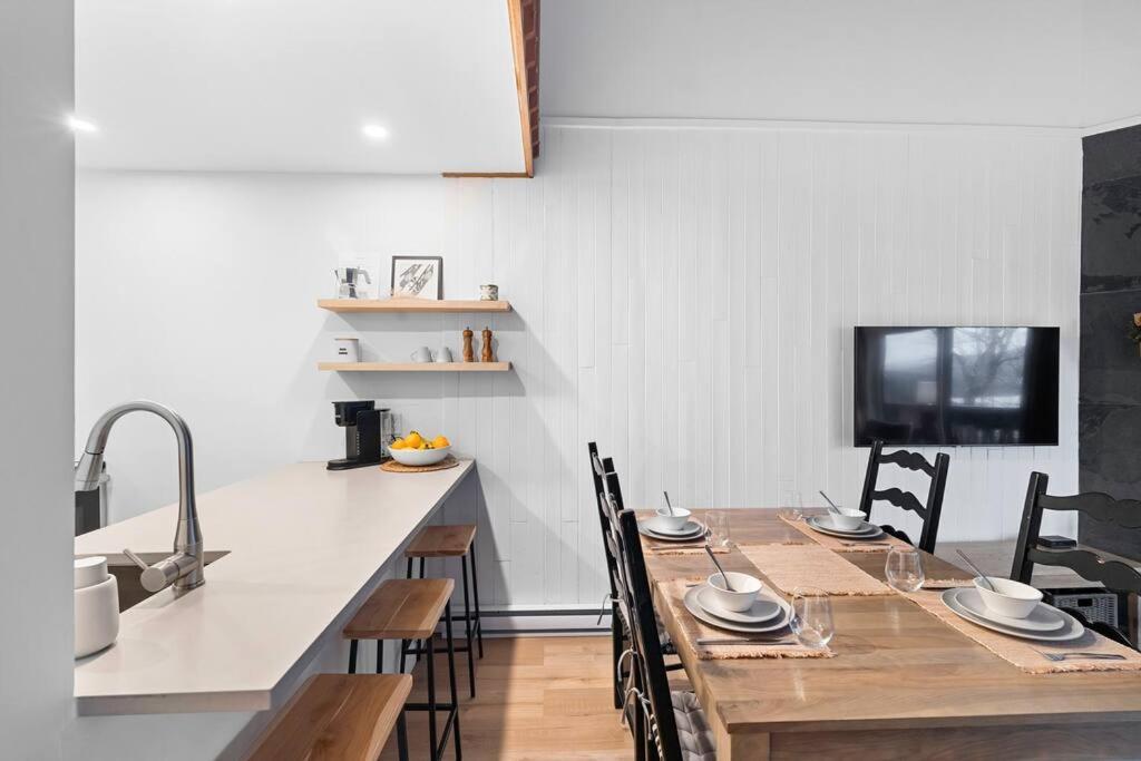 Apartment Cozy & Simple With Views Of *