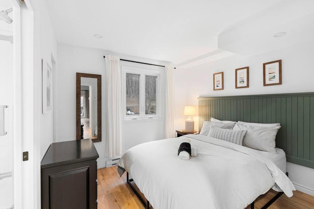 Cozy & Simple With Views Of