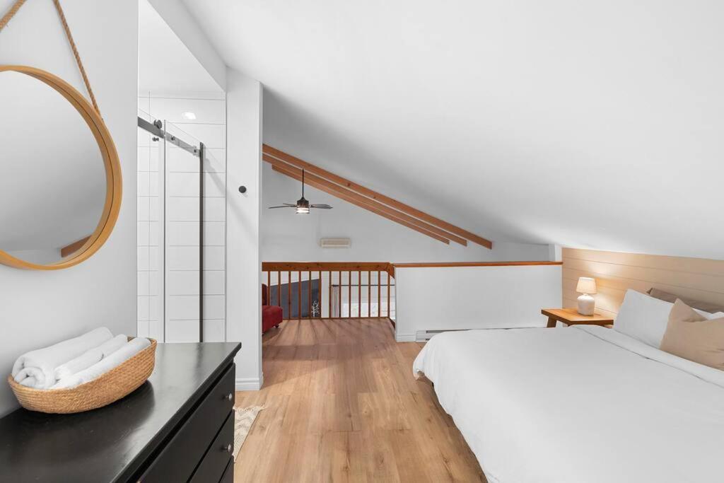 Cozy & Simple With Views Of Apartment *