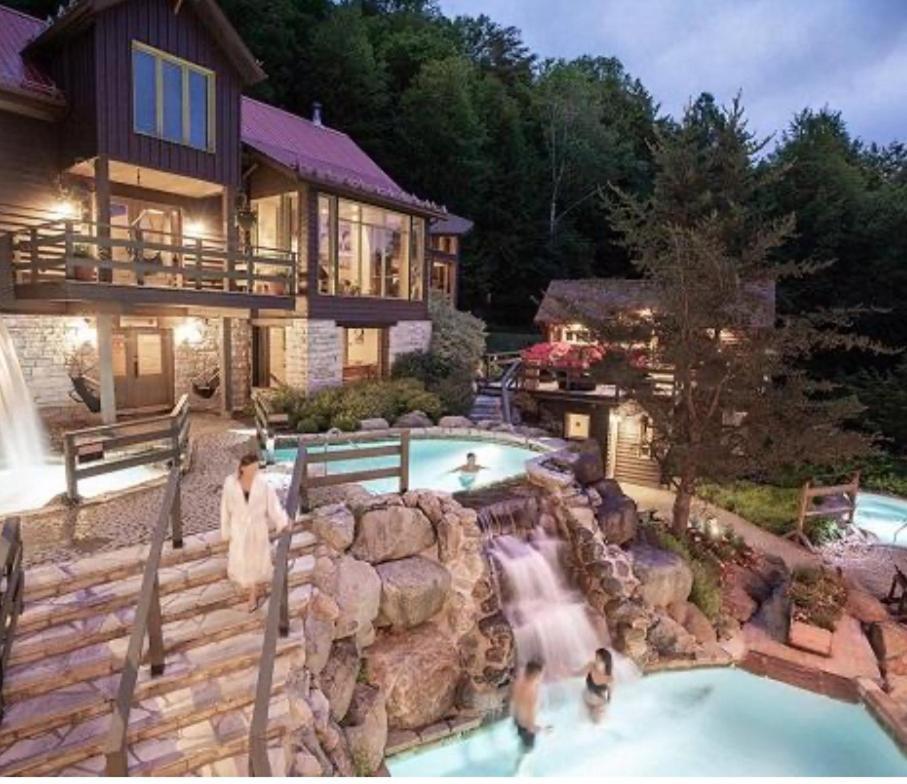 Apartment Tremblant Village Retreat!steps To Hill & Trails