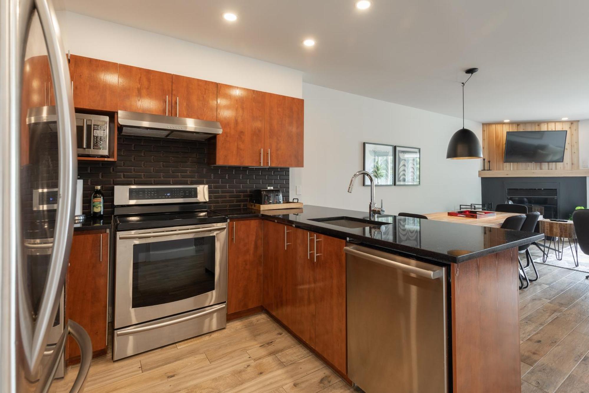 2-level - Tremblant Mountain View - Fireplace