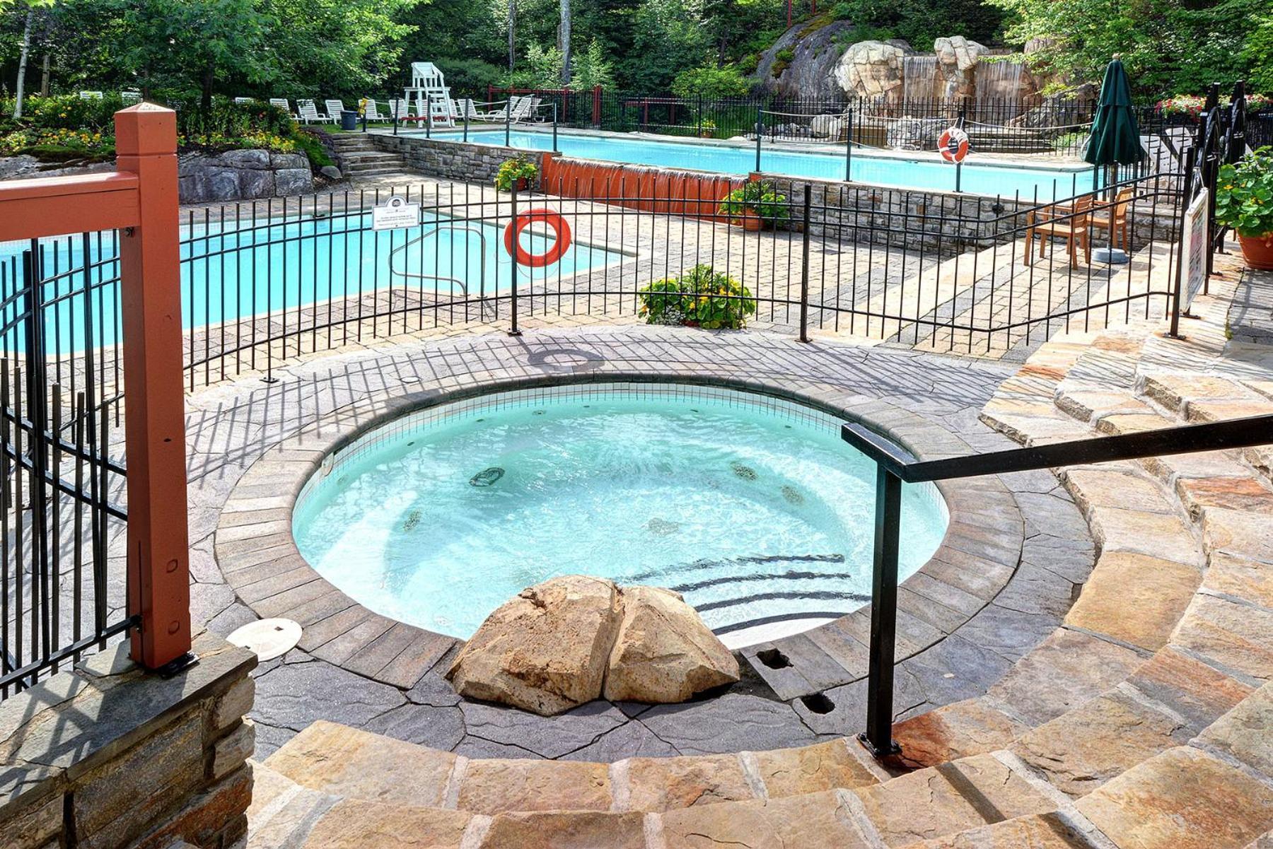 Tremblant Prestige - Les Eaux 215-8 Apartment *