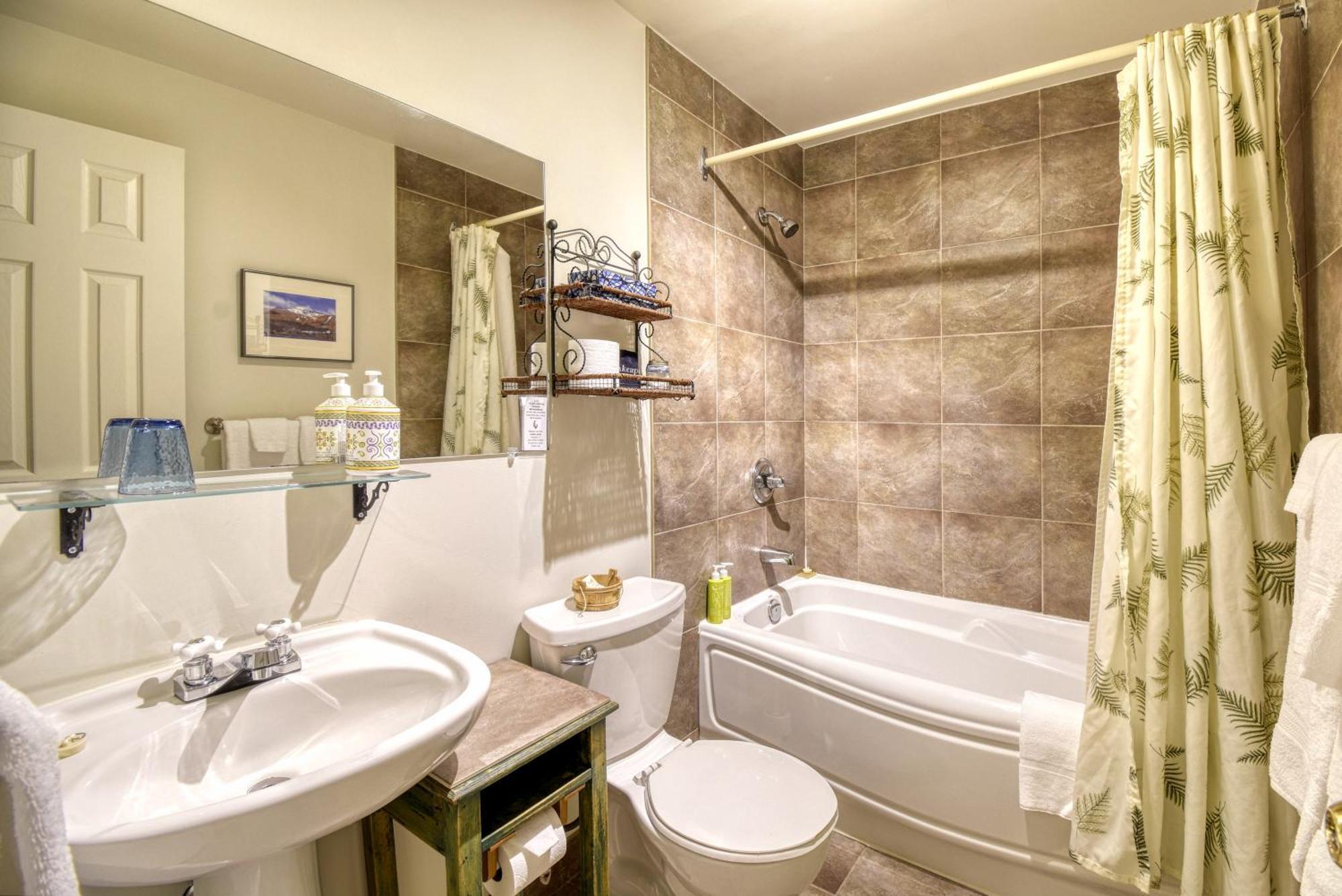 Auberge Le Lupin-Self Check-In Inn Mont-Tremblant