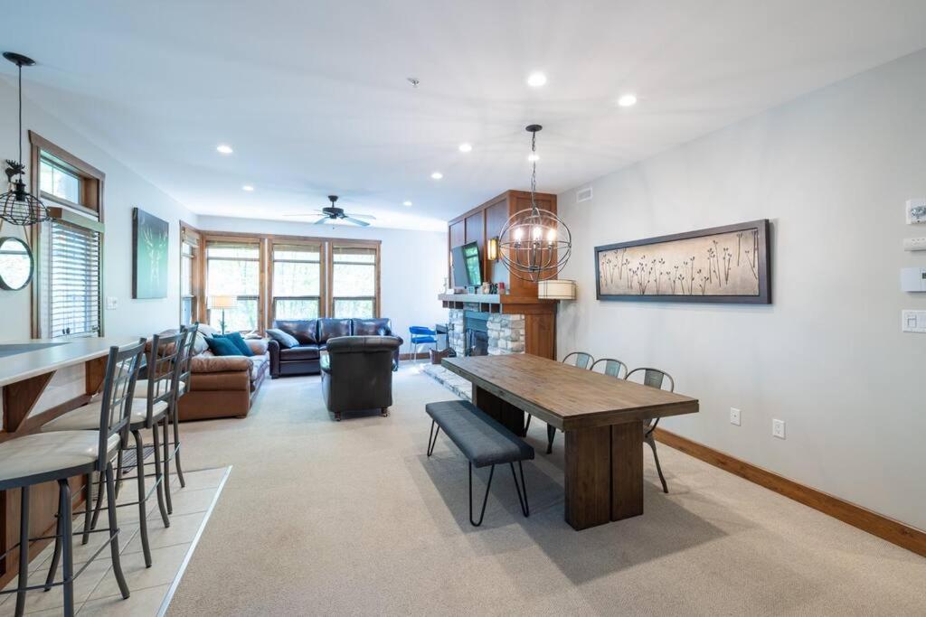 Apartment Les Eaux Tremblant - Luxury With Pool & And Ac Mont-Tremblant