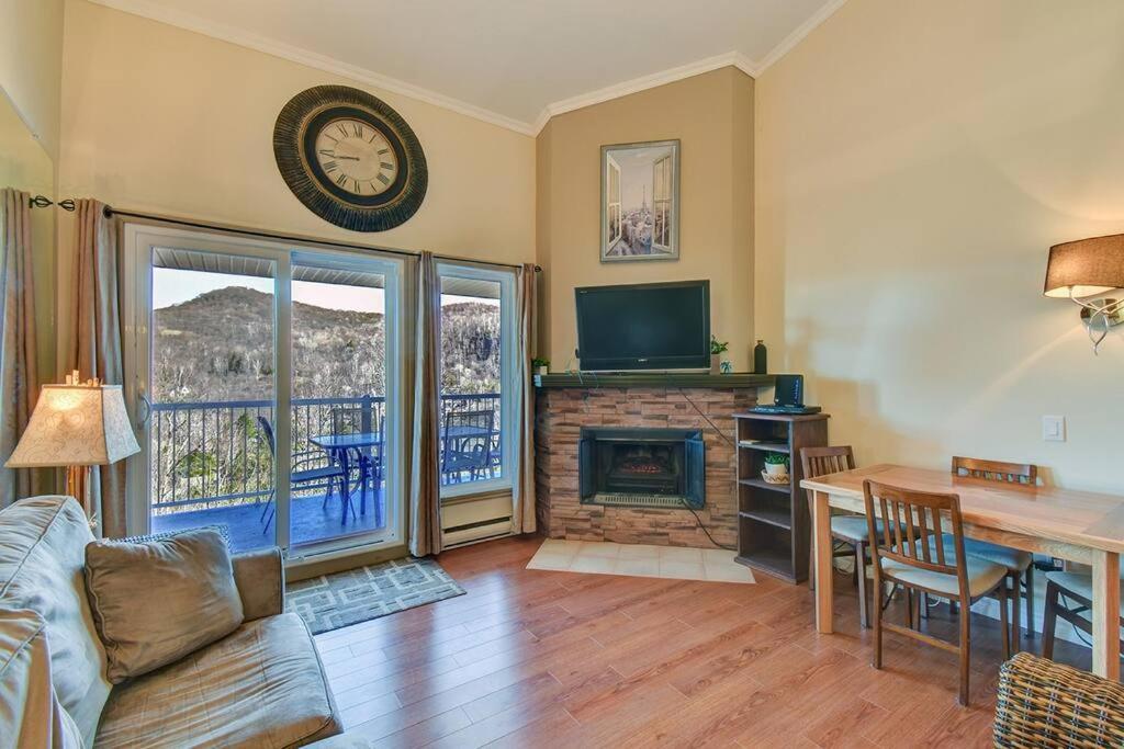 Charming Tremblant 1 Bedroom With Pool And Hot Tub Apartment Mont-Tremblant