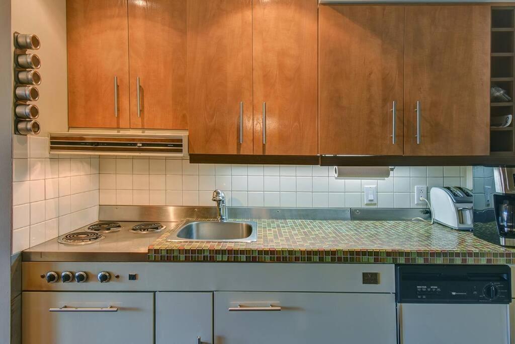 Charming Tremblant 1 Bedroom With Pool And Hot Tub Apartment