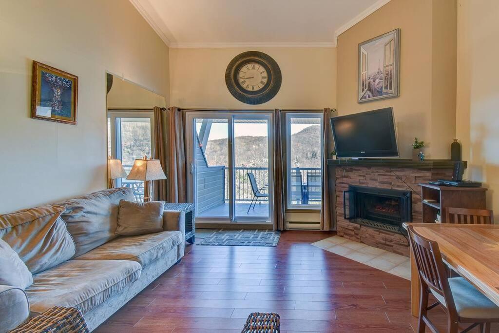 Charming Tremblant 1 Bedroom With Pool And Hot Tub Mont-Tremblant