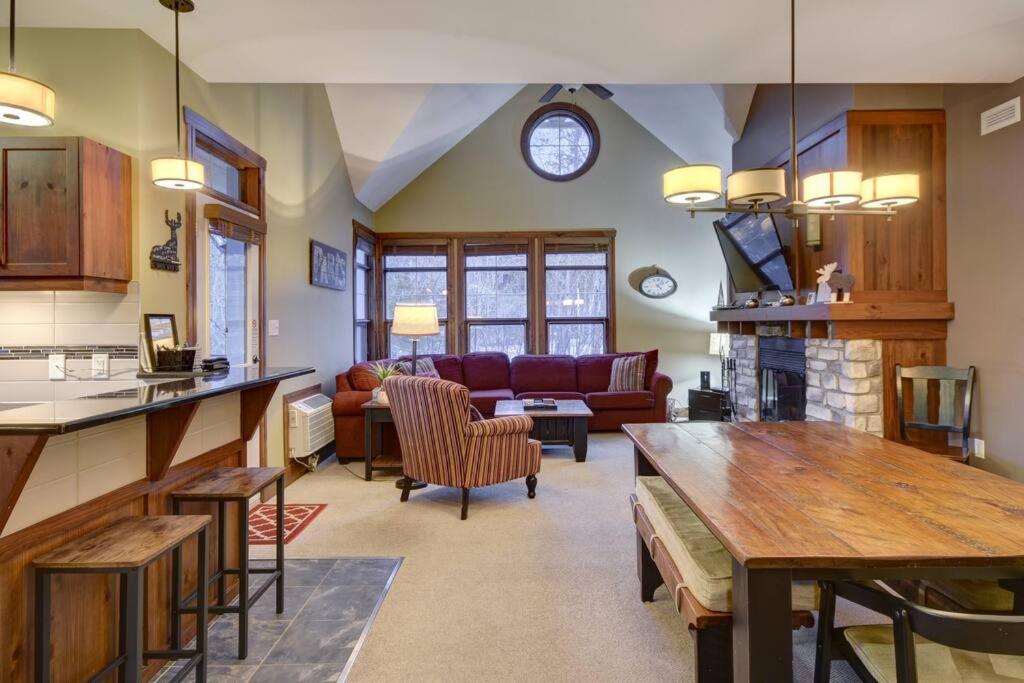 Les Eaux Tremblant Classic Pool & Jacuzzi Chalet Mont-Tremblant