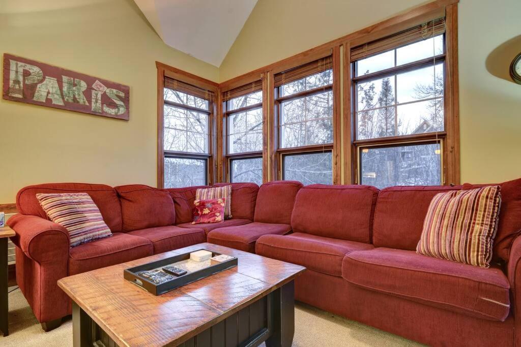 Les Eaux Tremblant Classic Pool & Jacuzzi Chalet *