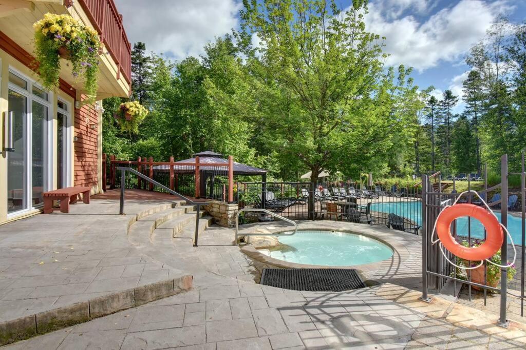 Chalet Les Eaux Tremblant Classic Pool & Jacuzzi *