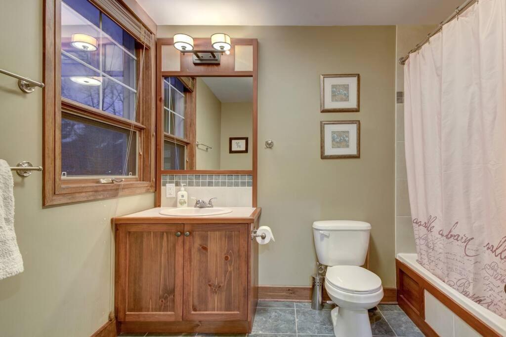 Les Eaux Tremblant Classic Pool & Jacuzzi Chalet Mont-Tremblant