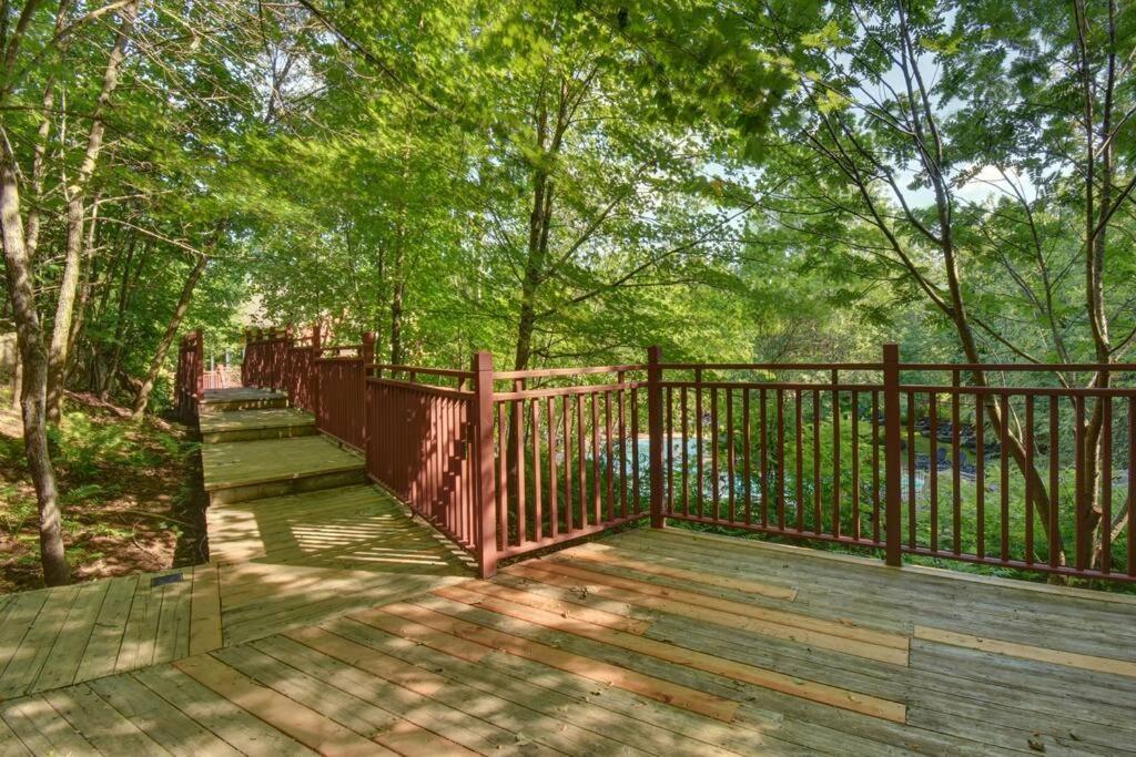 Les Eaux Tremblant Classic Pool & Jacuzzi Chalet *