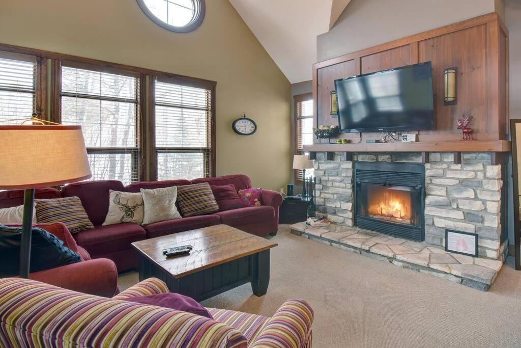 Les Eaux Tremblant Classic Pool & Jacuzzi Chalet *