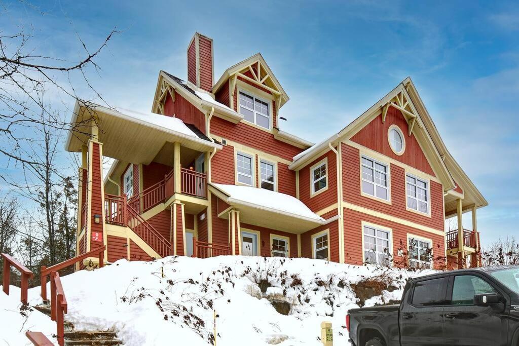 Les Eaux Tremblant Classic Pool & Jacuzzi Mont-Tremblant